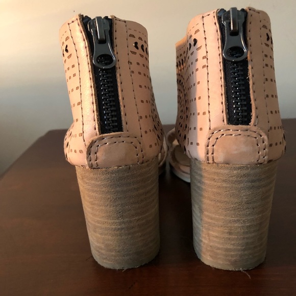 Anthropologie All Black brand shoes size 37! - Picture 3 of 6